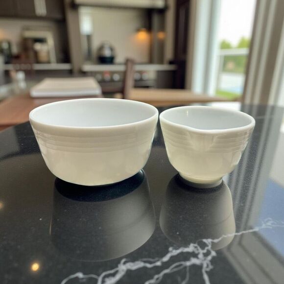 Set of 2 Vintage Pyrex for Hamilton Beach Milk Glass Mixing Bowls - Picture 8 of 10